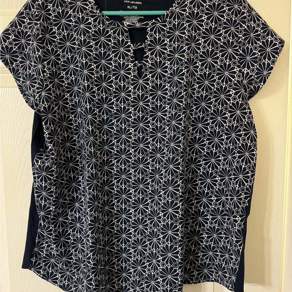 Women's Navy and White Geometric Top